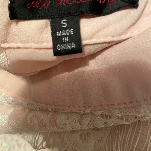 Leo meets Virgo SS blouse, zip back Armpit to armpit 17” - Picture 3 of 4